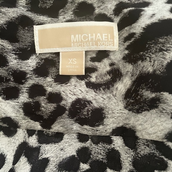 Michael Kors Leopard Print LongSleeve Roll-Tab 3/4 Sleeve Zip Front Blouse Top - Picture 5 of 5